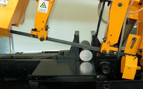 江海数控带锯床自动送料精度会出现偏差吗？